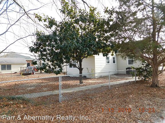 2nd image of 3223 Woodlawn St