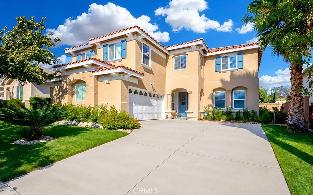 4 bed, 2.5 bath, 3680 sqft, $4,699 — Photo 1