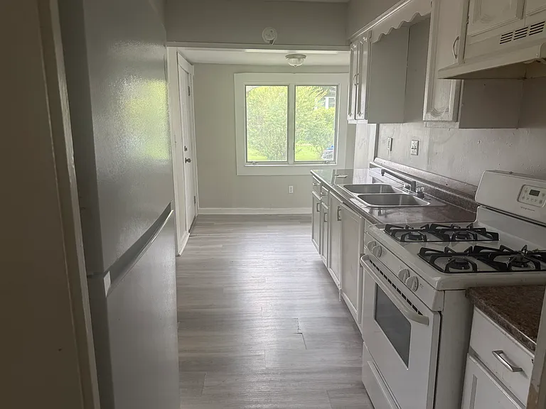 211 Line Ave — Photo 4