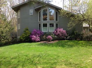 27 Teaberry Ln, Amherst, MA 01002