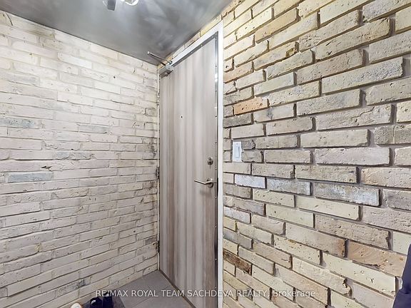4th image of 15 Fort York Blvd Unit 1610