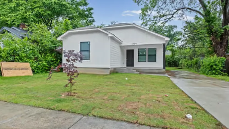 1109 Cella St — Photo 2