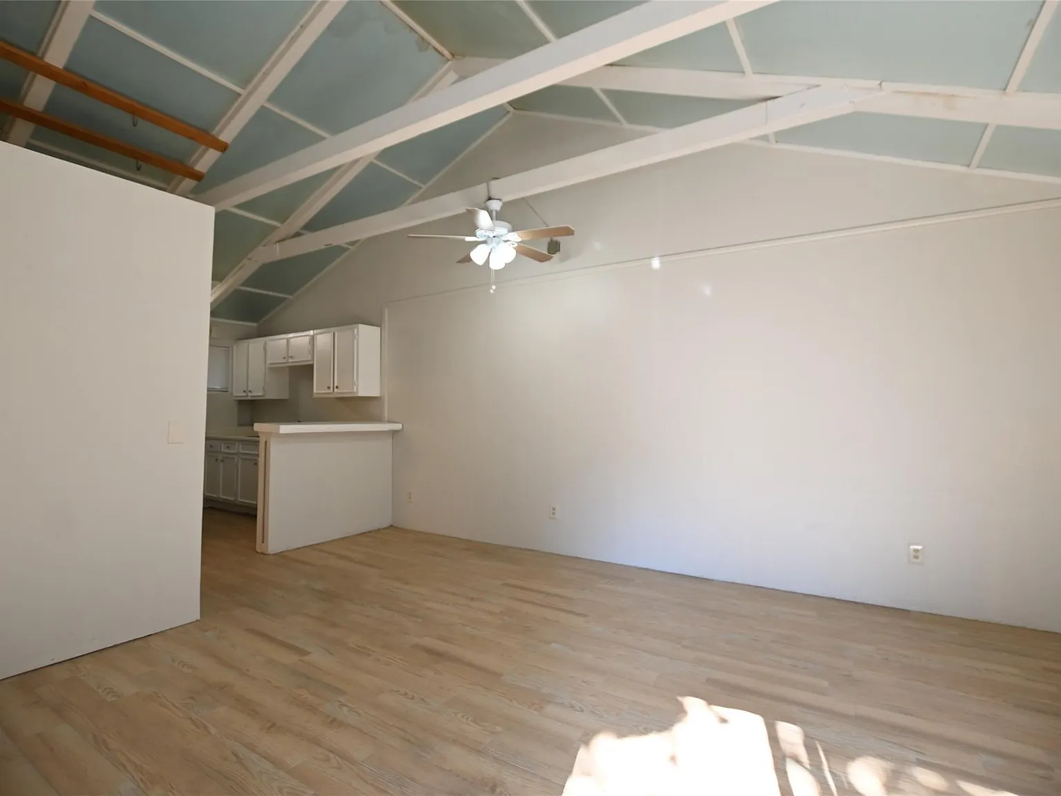 1 bed, 1.0 bath, $950 — Photo 4