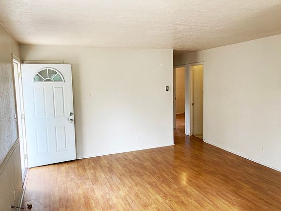 4th image of 809 N Clover Dr
