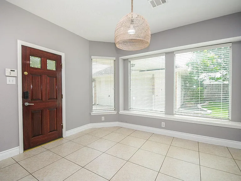 215 Wildmoor Ct — Photo 9