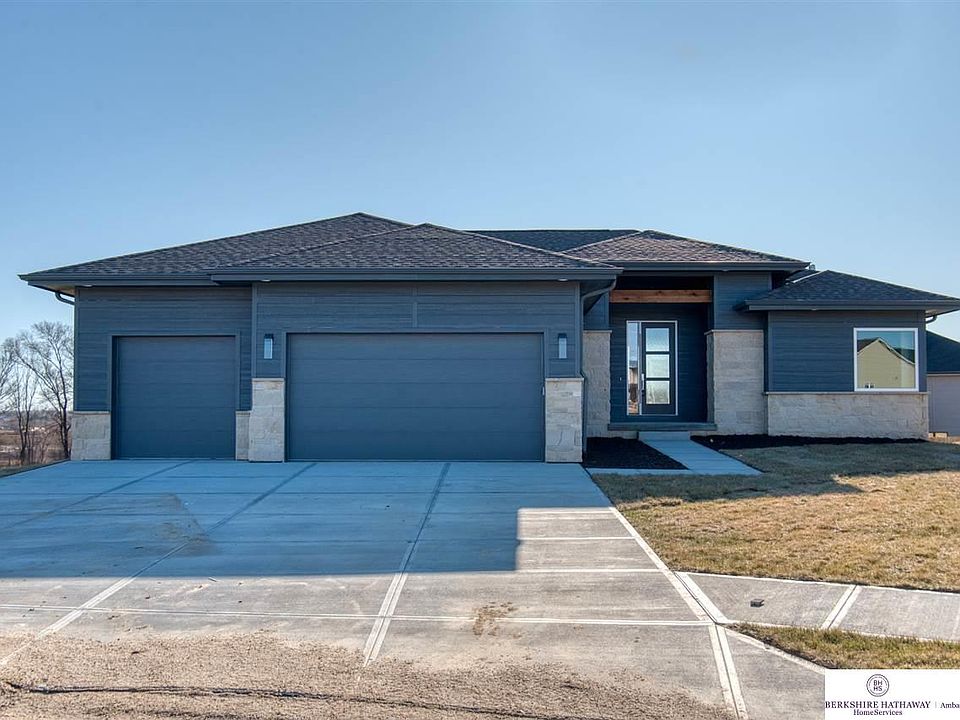 1st image of 18357 Lake Cir