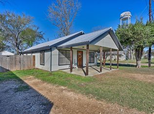 533 Giddings St, Lexington, TX 78947