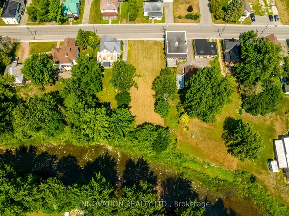 10584 Main St, North Dundas, ON K0E 1W0