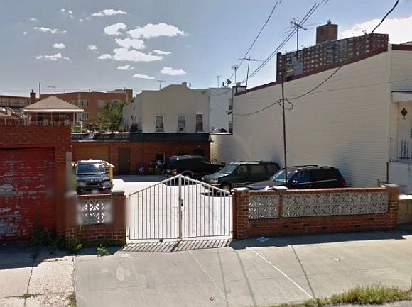2nd image of 47 28th Ave