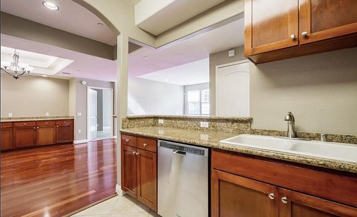 1st image of 10740 Moorpark St APT 205