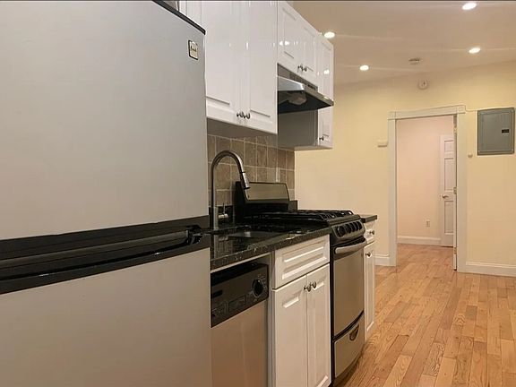 3rd image of 29 Cornelia St #90