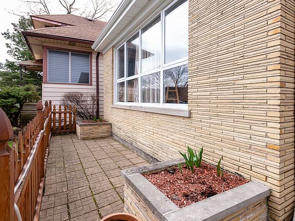 4th image of 2750 N Newcastle Ave
