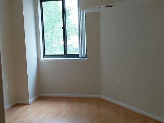 3rd image of 1001 N Randolph St APT 217
