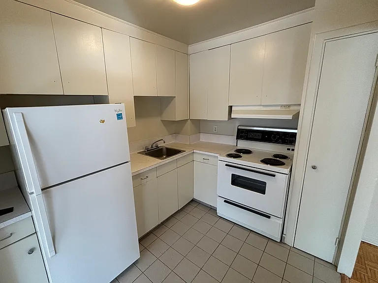 27 Henderson Ave — Photo 6
