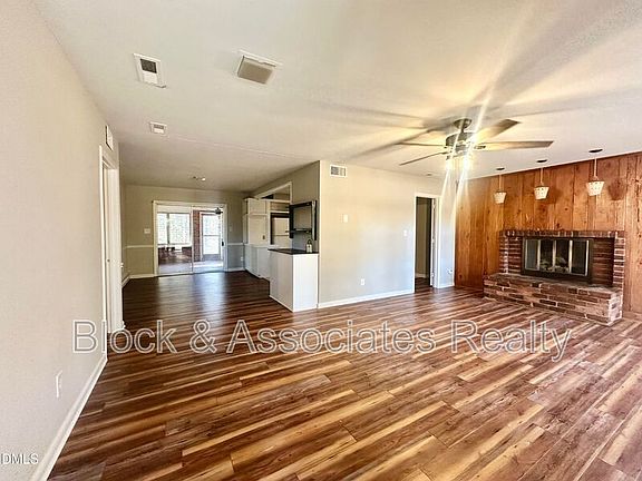 4th image of 405 N Main St