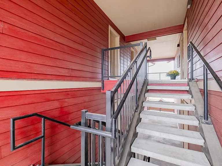 Colima Apartments — Photo 12