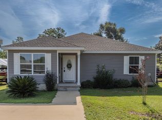 28 Rubens Ln, Defuniak Springs, FL 32433