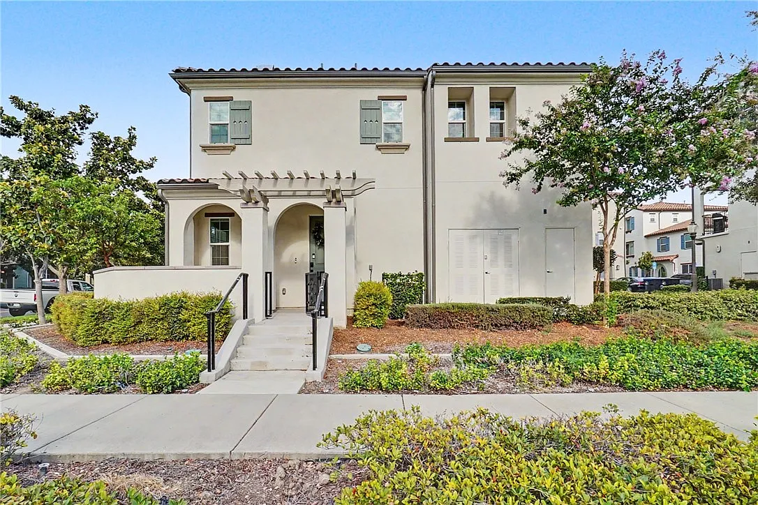 3 bed, 2.5 bath, 1448 sqft, $3,500 — Photo 3