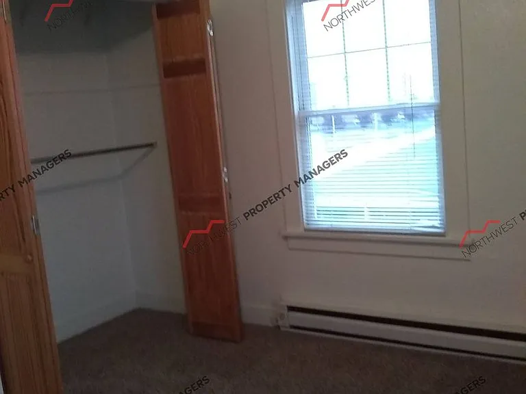 509 W Market St — Photo 11