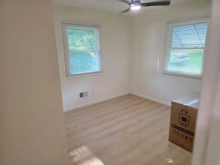 2327 Kennington Rd — Photo 8
