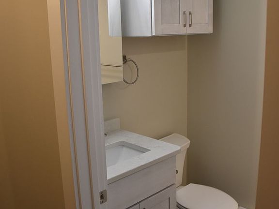 3rd image of 4 Bay Rd #202