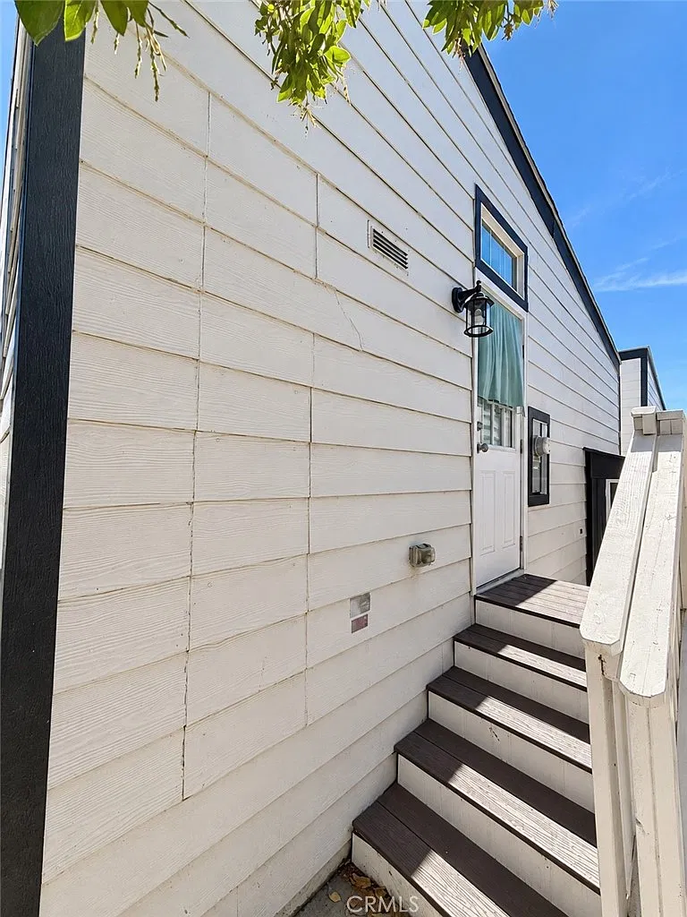 2 bed, 660 sqft, $2,200 — Photo 2