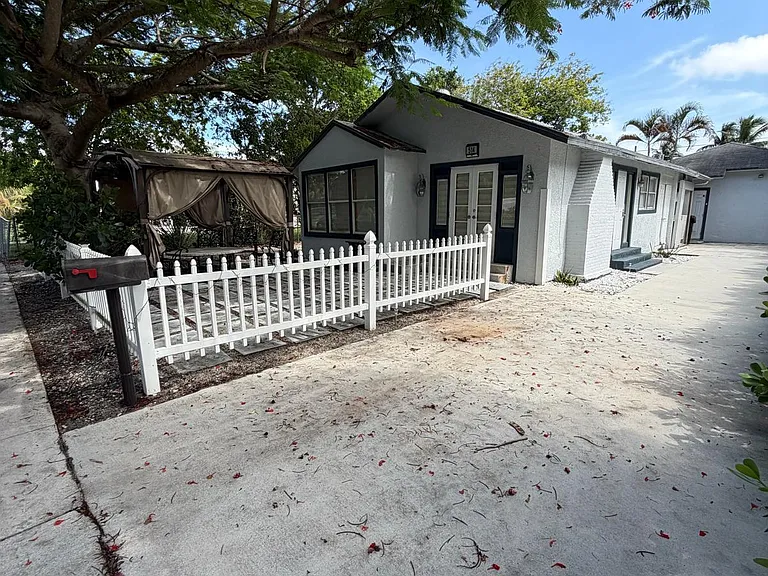 514 Churchill Rd — Photo 2