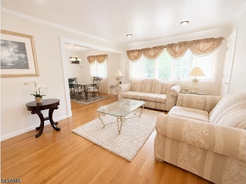 3 bed, $2,800 — Photo 2