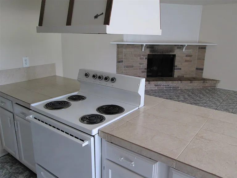 6818 Glenstein Dr — Photo 19