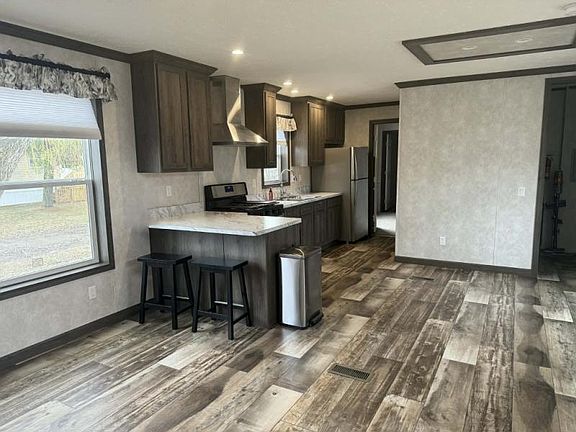 4th image of 1714 Farm Ln