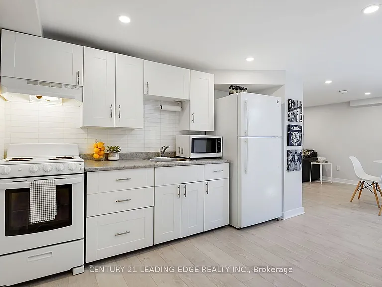 128 Admiral Rd #BASEMENT — Photo 10