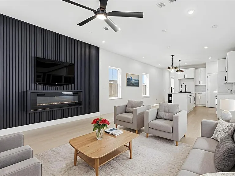 2534 Lowery St — Photo 3
