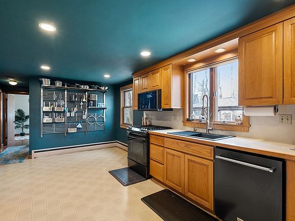 4th image of 14 Wood Dr