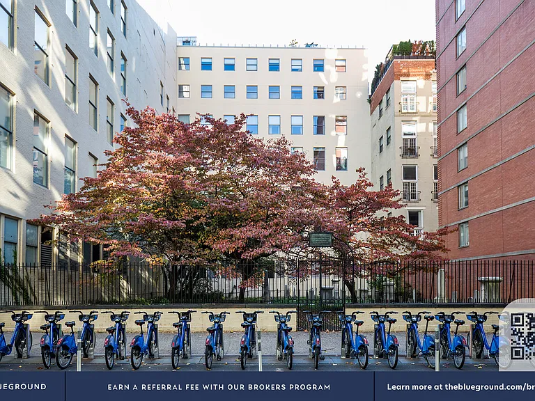 180 W 20th St #14H — Photo 41