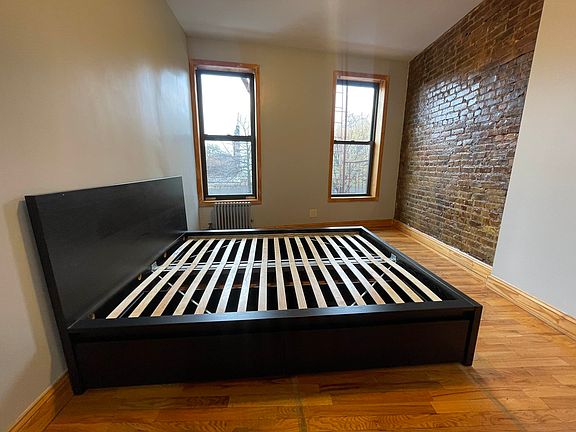 4th image of 399 Smith St APT 1A