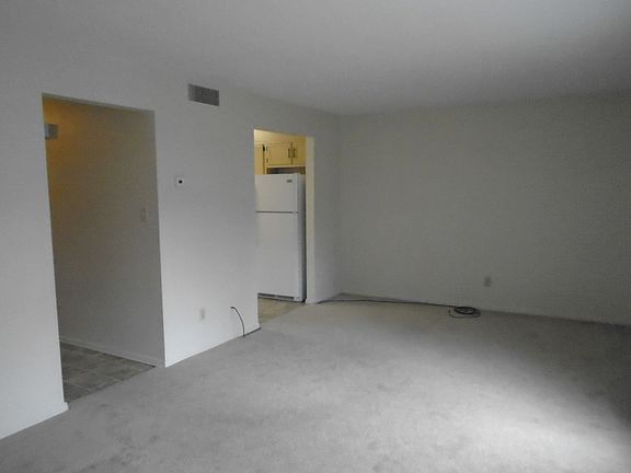 4th image of 110 King George Ct