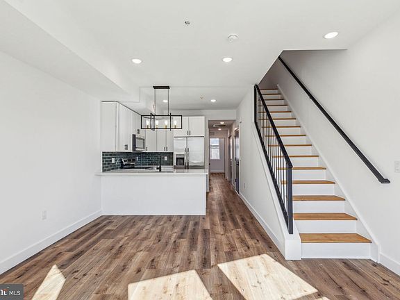 5th image of 415 W York St #2