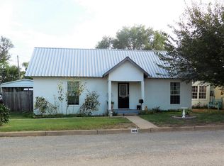 304 E 1st St, Shamrock, TX 79079