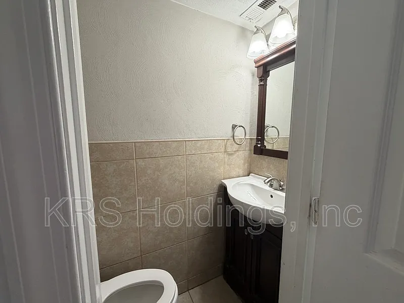 3 bed, 1.0 bath, $1,995 — Photo 3