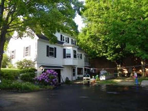 2nd image of 11 Dunster Hl