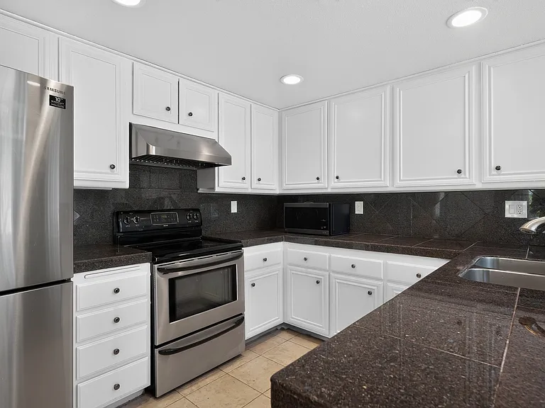 12137 Putting Green Row — Photo 15