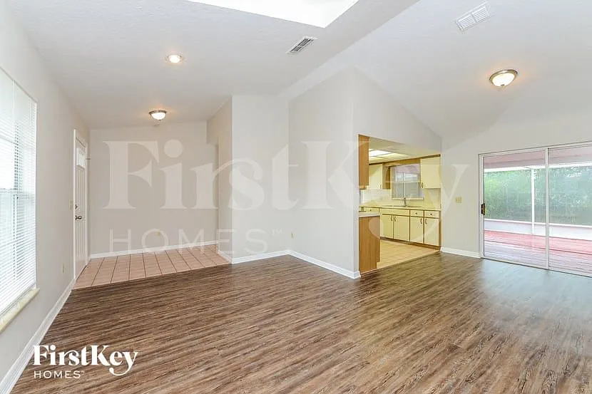 3 bed, 2.0 bath, 1411 sqft, $1,945 — Photo 4