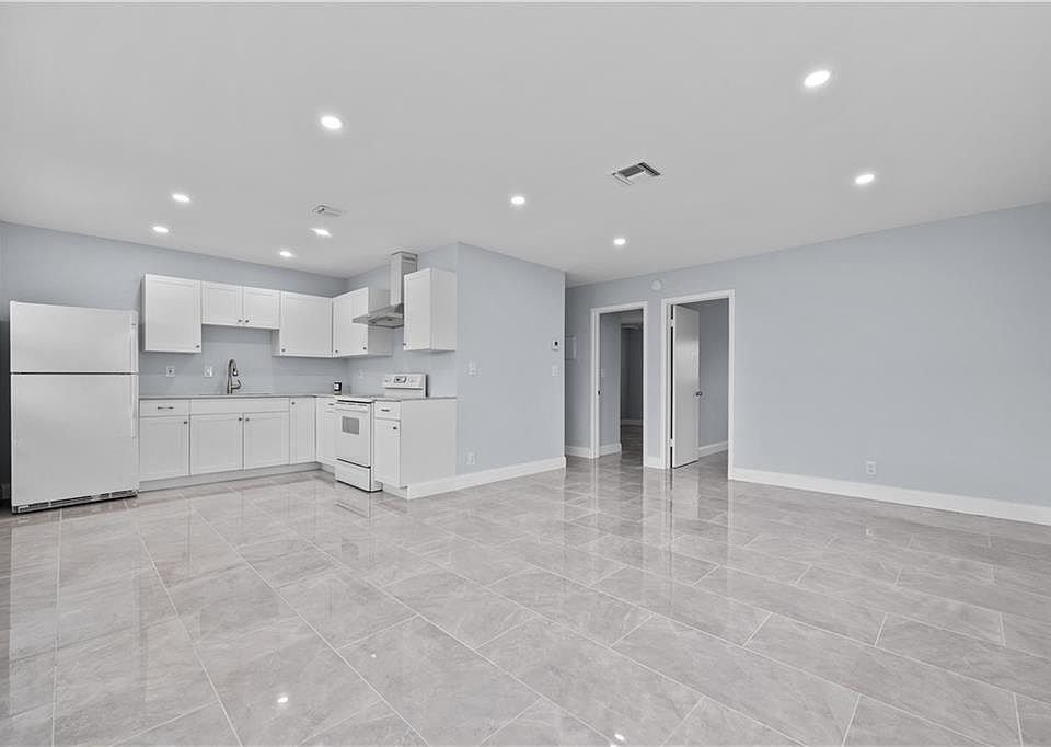 1st image of 260 NW 19th St #290