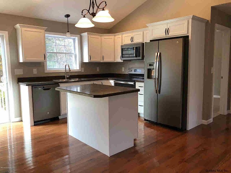 3rd image of 29 quarry Circle