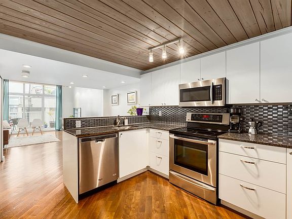5th image of 1045 W 8th Ave #210