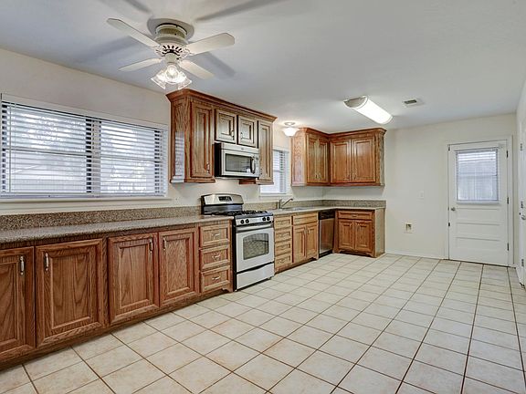 4th image of 10415 Haddington Dr