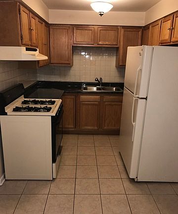 4th image of 1311 N Baldwin Ct Unit 1A
