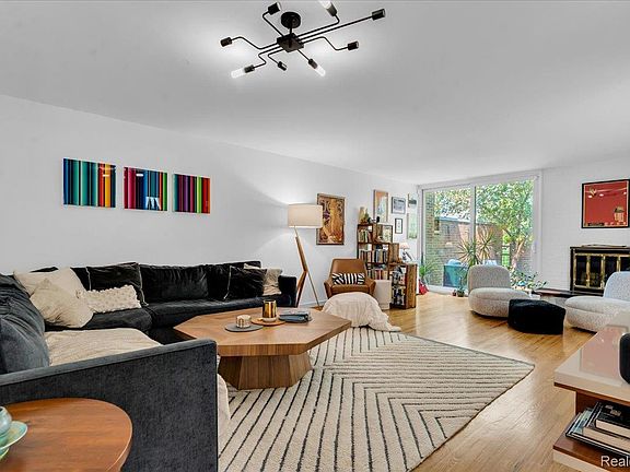4th image of 1243 Navarre Pl