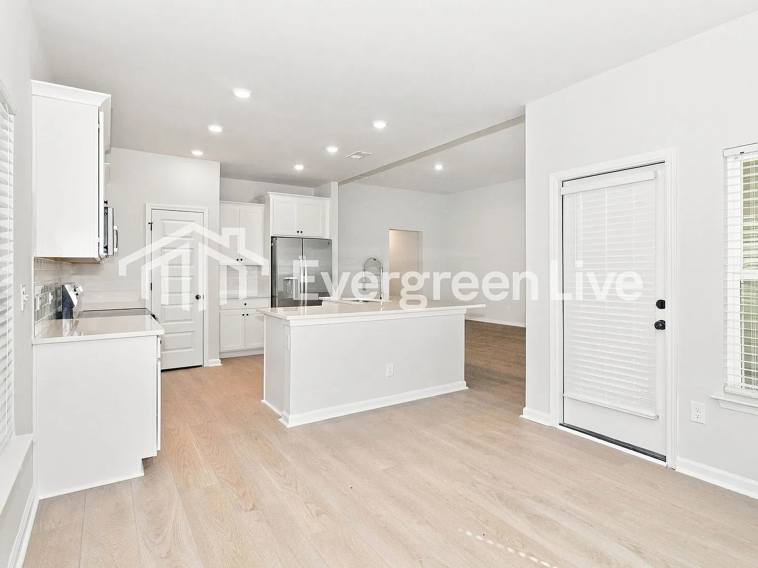 3 bed, 2.0 bath, 1748 sqft, $1,995 — Photo 4