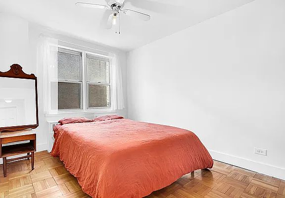 4th image of 160 E 27th St APT 5F